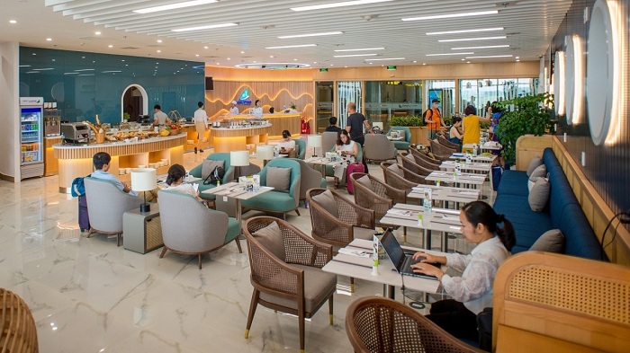 Phòng chờ hạng thương gia Bamboo Airways First Lounge tại cảng hàng không quốc tế Nội Bài